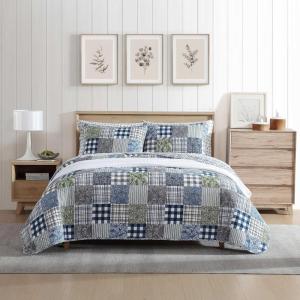 Eddie Bauer – Twin Quilt Set, Reversible Bedding with Matching Sham, Medium-Weight for Year Round Use, Dorm Essentials (Classic Patchwork Green)(Cozy Plaid Patchwork Blue/Green)
