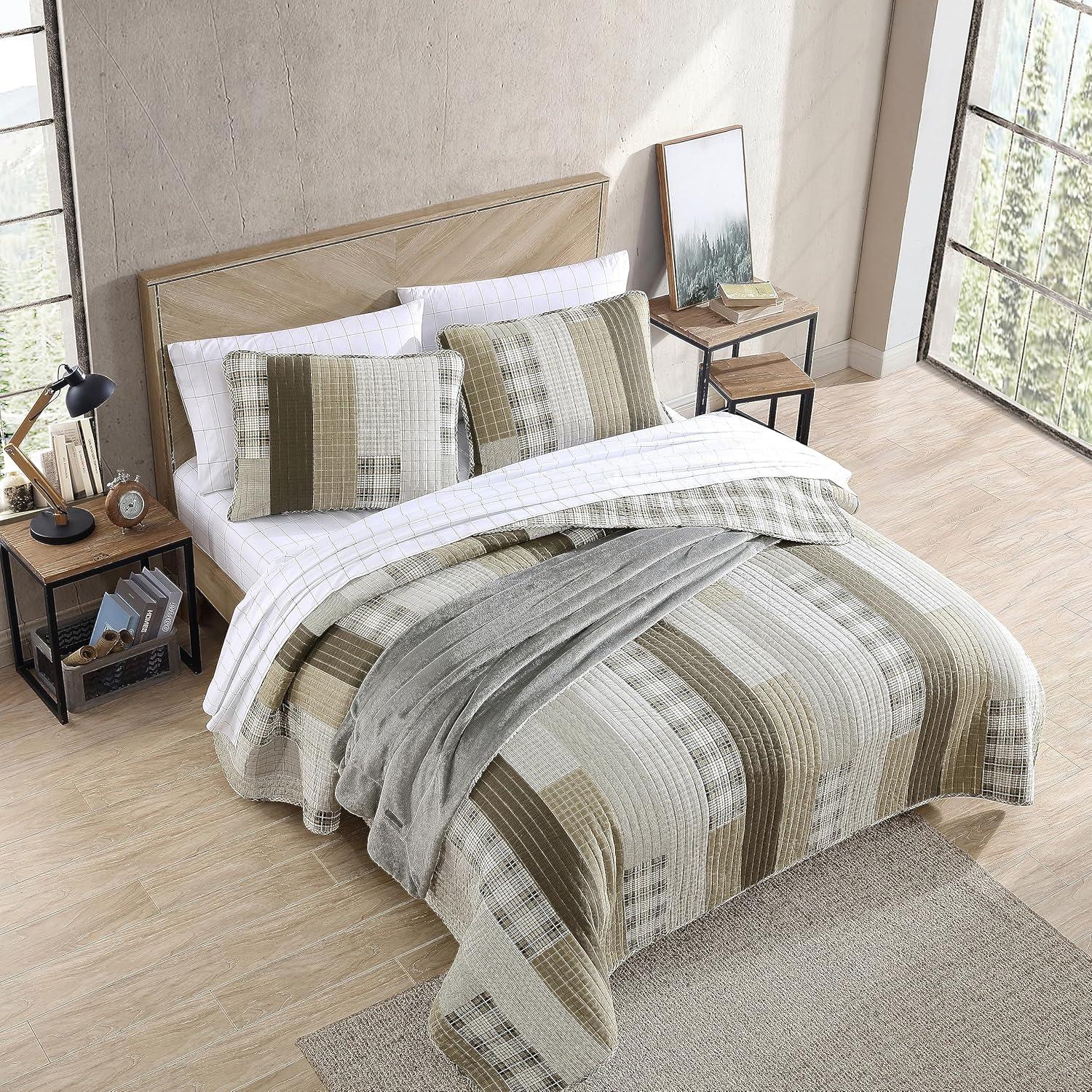 imageEddie Bauer Twin Quilt Set Reversible Cotton Bedding with Matching Sham Lightweight Home Decor for All Seasons Eastmont Navy TwinBeigeKhakiIvory